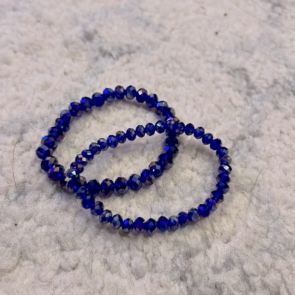 Universal thread bracelets